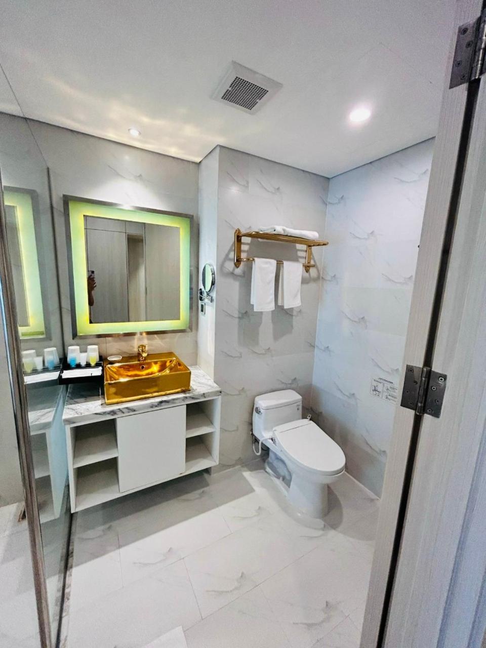 Golden Apartment With Sea View Da Nang Luaran gambar
